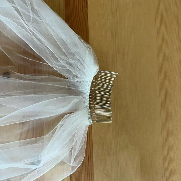 CUSTOM MADE Silver Mica Flake Veil in Ivory display picture 2